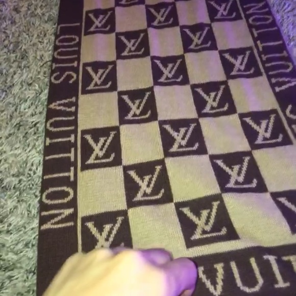 dark,light brown checkered Louis Vuitton scarf - Picture 1 of 1